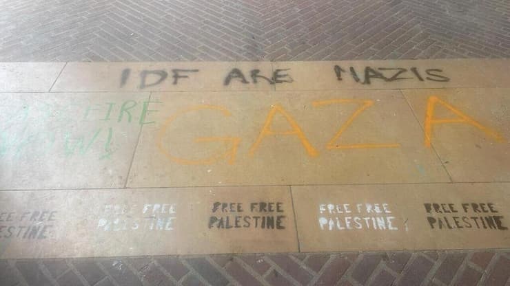 בניין ארגון הסטודנטים היהודים באוניברסיטת קליפורניה הושחת