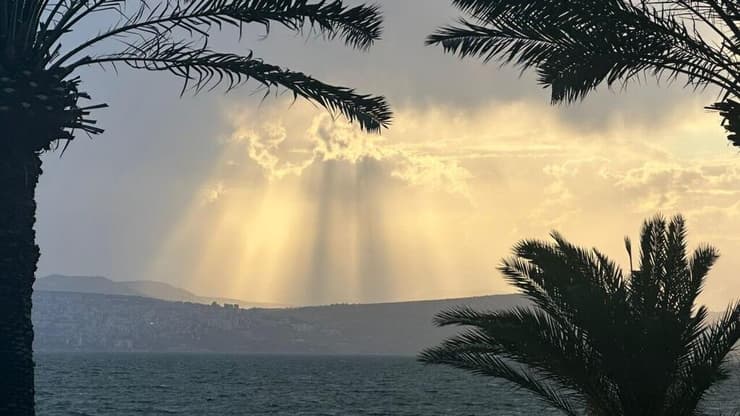 הכינרת (צילום: תיירות עין גב) שקיעה בעין גב
