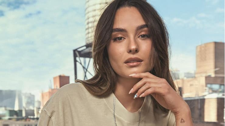 "חייל פצוע באלונקה אמר לי שאני ממש יפה" (צילום: יוסי מיכאלי, סגנון: סליה אזולאי) נועה כוכבא