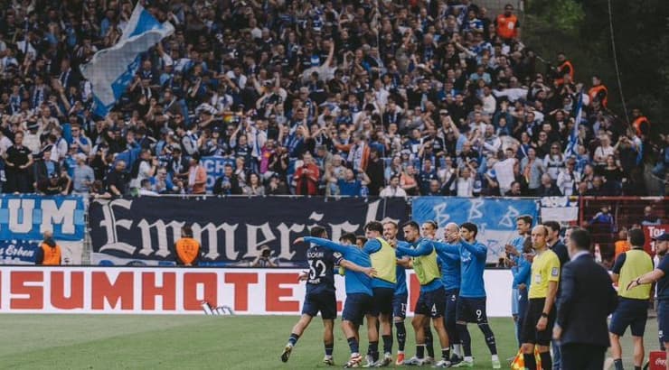 שחקני בוכום חוגגים. ניצחון יקר (טוויטר) שחקני בוכום חוגגים. ניצחון יקר