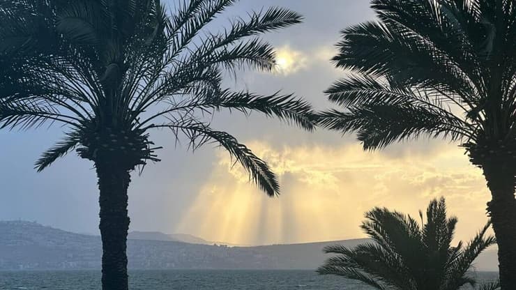 שקיעה בעין גב (צילום: תיירות עין גב) שקיעה בעין גב