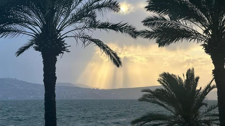 שקיעה בעין גב