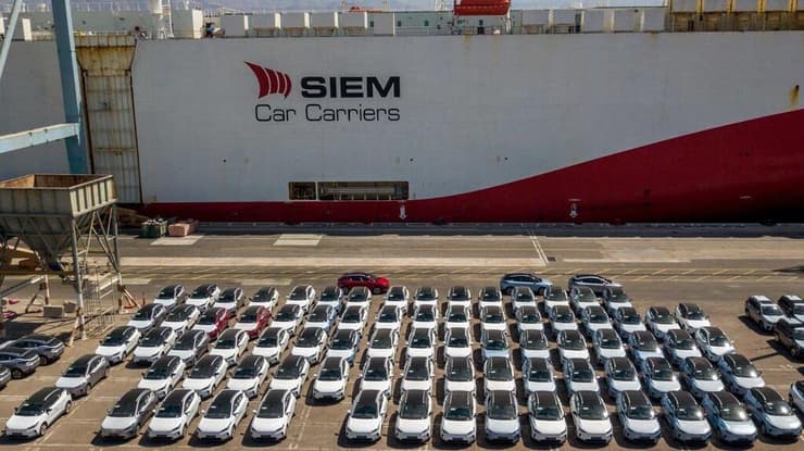 רכבים שמגיעים בייבוא דרך הים 