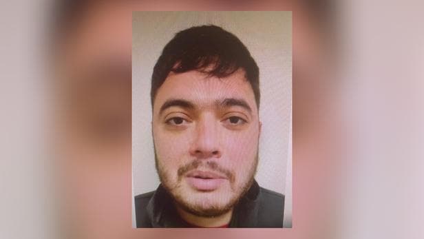 מוחמד עמרה אסיר מאפיונר עם קשר לכנופיות סמים ב צרפת שנמלט אחרי מתקפה על רכבי סוהרים באזור נורמנדי שבה נרצחו שני סוהרים