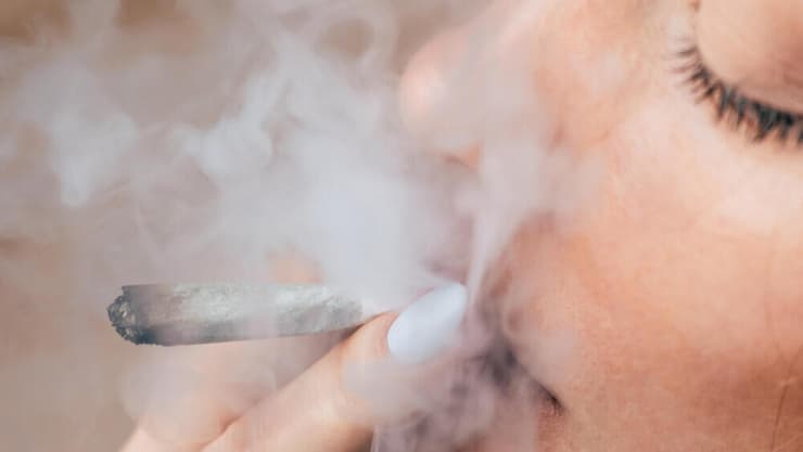 מריחואנה קנאביס עישון