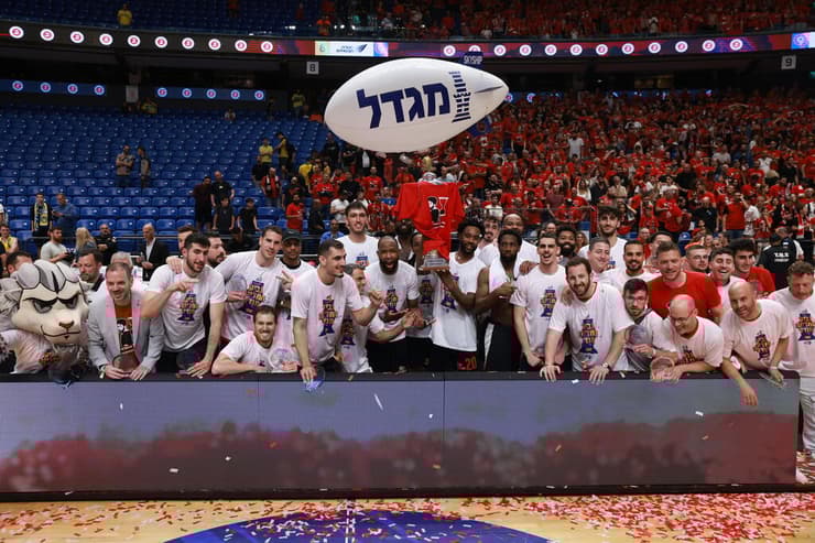 מחזיקת הגביע המכהנת. הפועל ירושלים (צילום: טל שחר) שחקני ירושלים