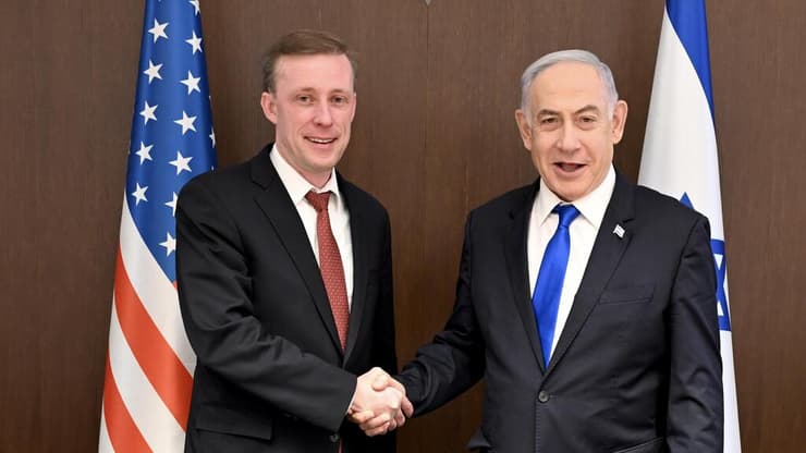 נתניהו יקיים דיון בנוגע לחטופים, סאליבן הודה: "אנחנו עוד לא שם" (צילום: David Azagury, U.S. Embassy Jerusalem) ג'ייק סאליבן ובנימין נתניהו