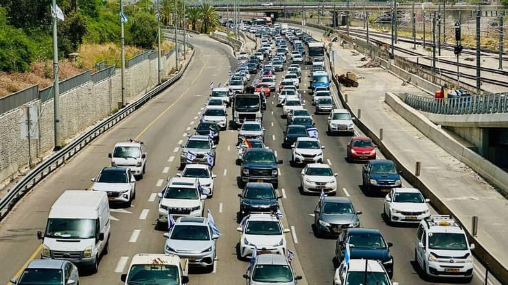 שיירות נהגים ומשאיות נוסעים לאט ברחבי הארץ במטרה לשבש את התנועה