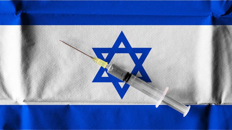 חיסון נגד קורונה על רקע דגל ישראל