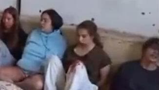 תיעוד חטיפת התצפיתניות לירי אלבג, קרינה ארייב, אגם ברגר, דניאלה גלבוע ונעמה לוי מבסיס נחל עוז