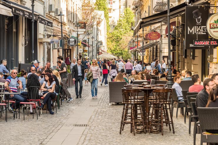 בתי קפה בבוקרשט - יעד זול ומפתיע (צילום: Radu Bercan / shutterstock) בתי קפה בבוקרשט