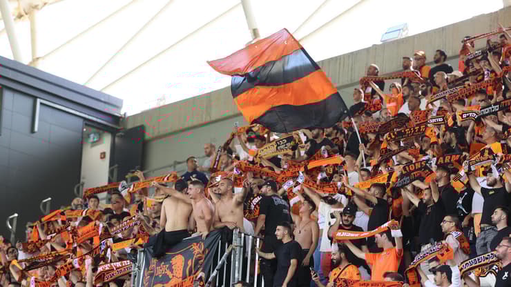 אוהדי בני יהודה במשחק של טבריה מול הרצליה