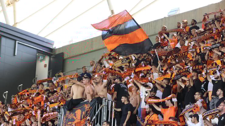 ואיזה מסכנים האוהדים. הקהל של בני יהודה (צילום: עוז מועלם) אוהדי בני יהודה במשחק של טבריה מול הרצליה