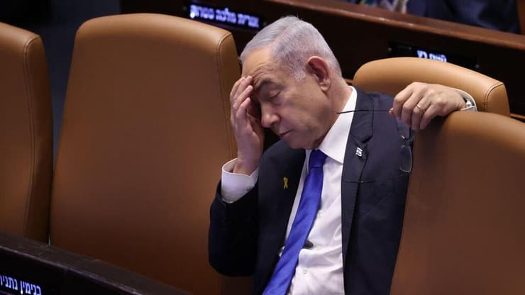 לא מוכן להודות אפילו בטעות אחת בניהול המלחמה. נתניהו (צילום: אלכס קולומויסקי) מליאת הכנסת ביום ה-234 למלחמה