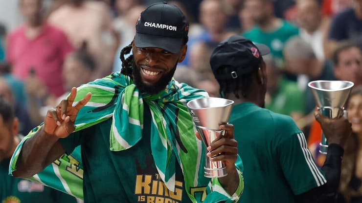 שחקן פנאתינייקוס מתיאס לסור