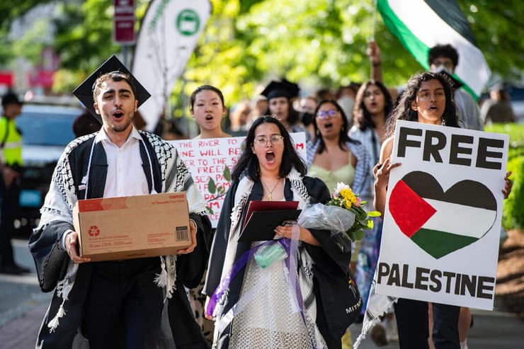 מפגינים פרו פלסטינים במכון הטכנולוגי של מסצ'וסטס MIT בקיימברידג', מסצ'וסטס