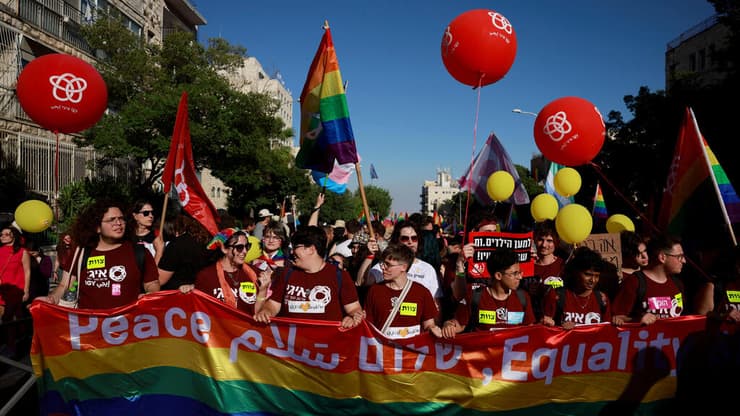 מצעד הגאווה בירושלים, אשתקד. "בשנה הבאה נשתתף במדד" (צילום: רויטרס / REUTERS / Ammar Awad) מצעד הגאווה בירושלים