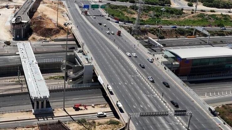 גשר הולכי הרגל החדש במחלף משה דיין ראשל"צ