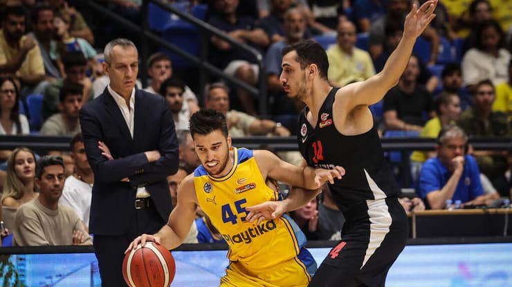 תמיר בלאט מול נועם דוברת בגמר הפלייאוף בעונה שעברה (צילום: עוז מועלם) בלאט מול דוברת