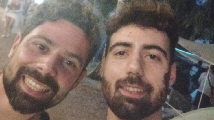 גל וגיא גלבוע דלאל בסלפי אחרון מהמסיבה בנובה