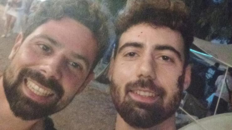 גל וגיא בתמונה האחרונה ממסיבת הנובה (צילום עצמי) גל וגיא גלבוע דלאל בסלפי אחרון מהמסיבה בנובה