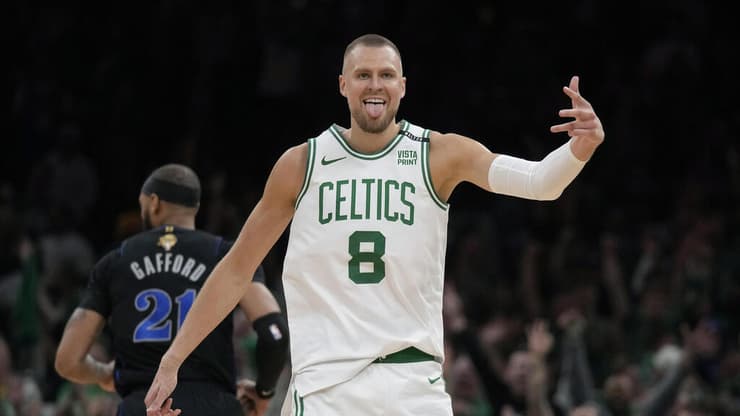 גם הוא עוזב את בוסטון. קריסטפס פורזינגיס (צילום: AP Photo/Charles Krupa) קריסטפס פורזינגיס