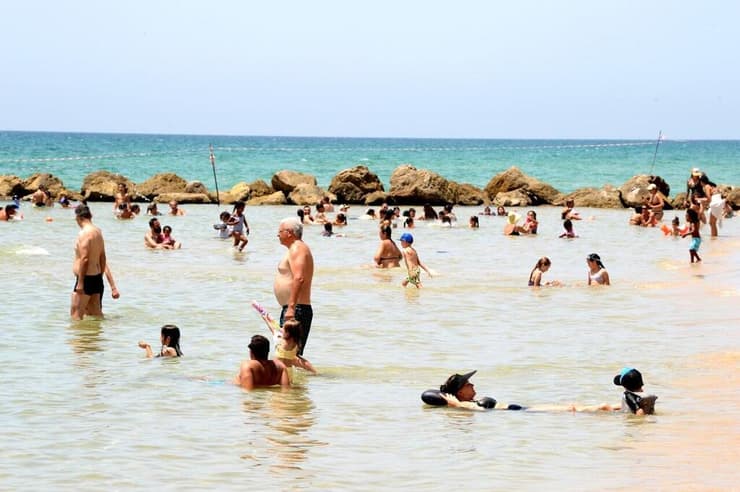 חוף הסלע בבת ים
