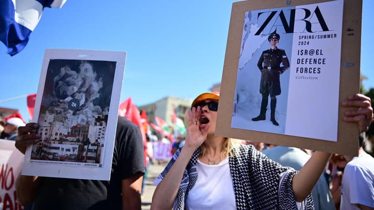 מחאות פרו-פלסטיניות בדרום-מזרח איטליה (צילום: Piero CRUCIATTI / AFP) מחאות פרו-פלסטיניות בדרום-מזרח איטליה