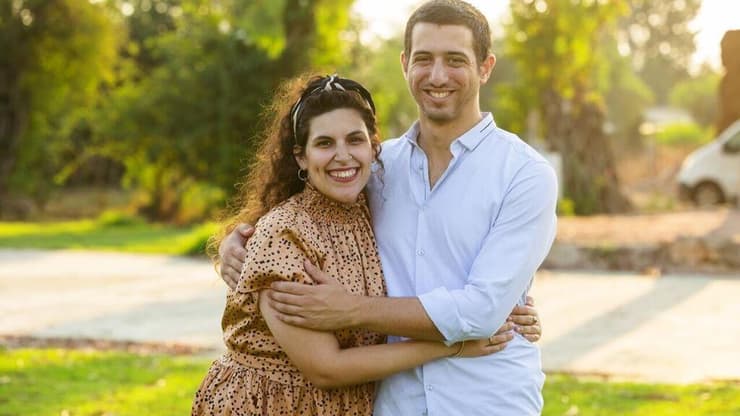סרן (במיל') איתן קופלוביץ ז"ל עם אשתו יעל (באדיבות המשפחה) סרן (מיל') איתן קופלוביץ ז"ל עם משפחתו