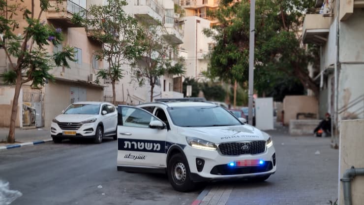 ניידת משטרה. הוזנק צוות לאתר הבנייה (צילום: יריב כץ) ניידת משטרה