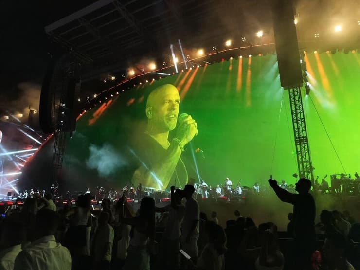 אייל גולן בהופעה בבלומפילד