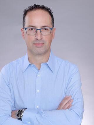 אופיר אוחנה, מנהל האגף הקמונעאי בבנק הפועלים