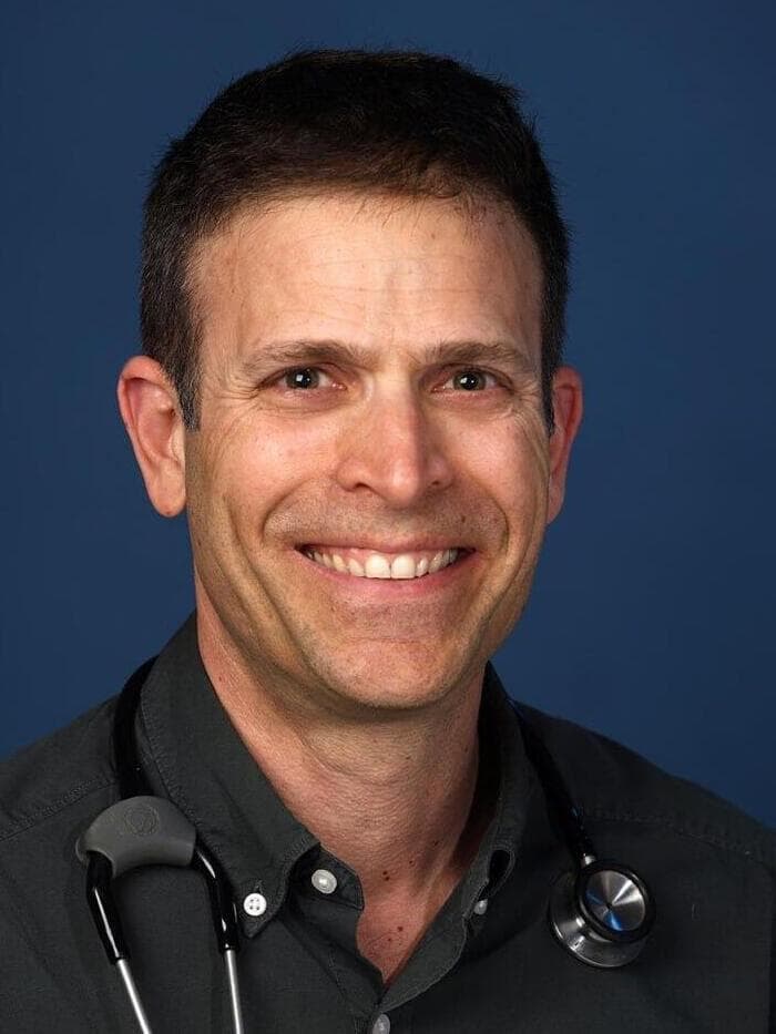 פרופ' אייל לשם מומחה למחלות זיהומיות