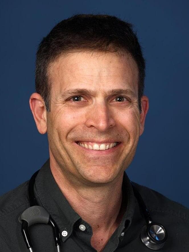 פרופ' אייל לשם מומחה למחלות זיהומיות