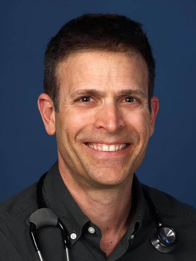 פרופ' אייל לשם מומחה למחלות זיהומיות