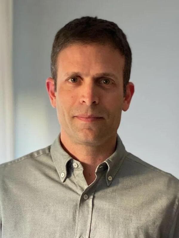 פרופ' אייל לשם מומחה למחלות זיהומיות