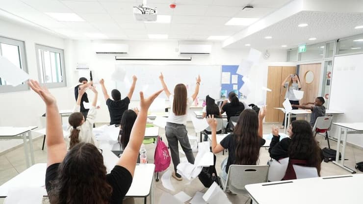 כיתה י"ב תקבל מעמד שונה מבעבר - כהכנה לחיים שאחרי בית הספר? (צילום: תומר שונם הלוי ) סיום שנת הלימודים בשדרות