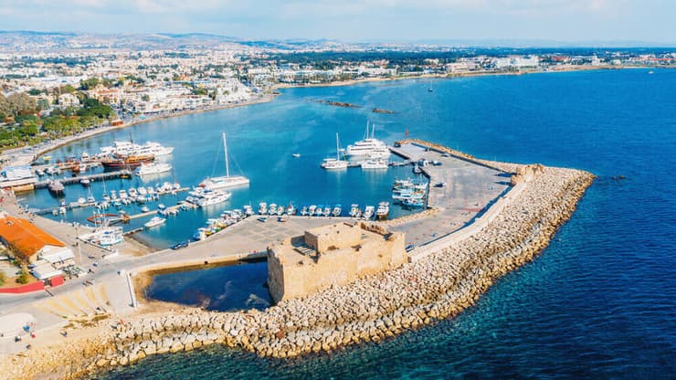 "רטוריקה שבמסווה של 'דאגה פוליטית', מחייה דפוסים אפלים מהעבר" (צילום: shutterstock) פאפוס קפריסין ארכיון