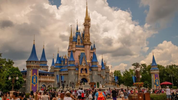 דיסני וורלד. החברה עדיין מכחישה את הטענות לאפליה מגדרית (צילום: dorengo5/Shutterstock.com) דיסני וורלד