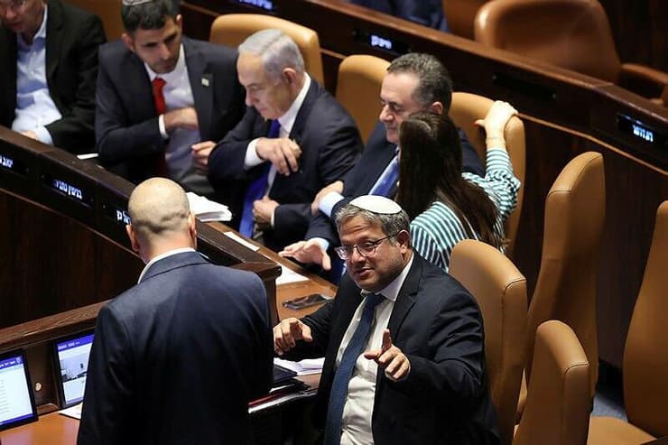 בן גביר, וכ"ץ מאחוריו. מובילים את הטבלה (צילום: עמית שאבי) מליאת הכנסת