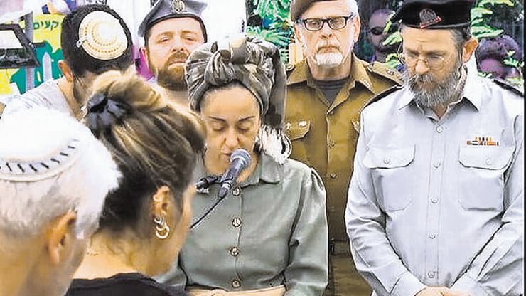 "הוציאה לי את המילים מהפה". ללי דרעי בהלוויית בנה