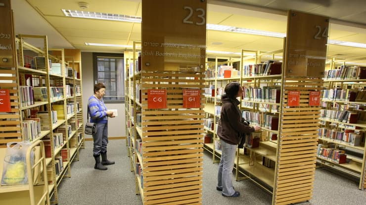 הספרייה העירונית במדיטק חולון (צילום: שאול גולן) הספרייה העיקונית במדיטק חולון