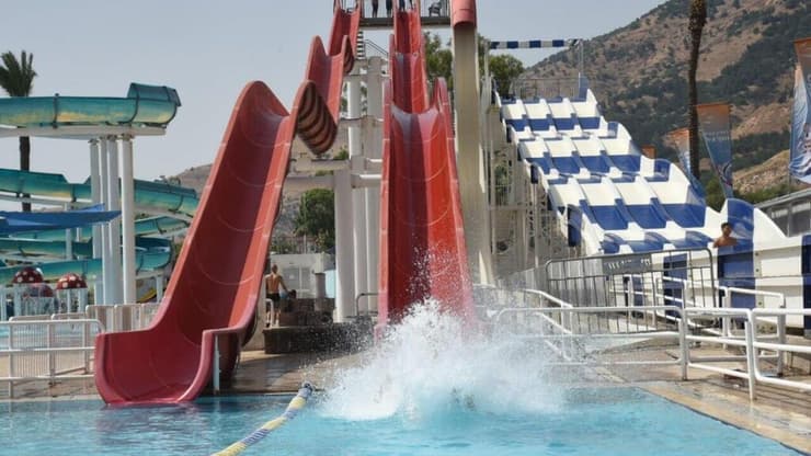 פארק המים חוף גיא בכנרת (צילום: אביהו שפירא ) פארק המים חוף גיא בכינרת