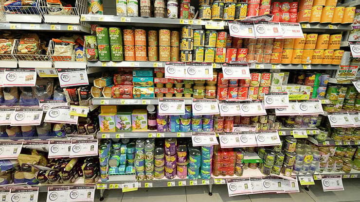 מדפים בסופר