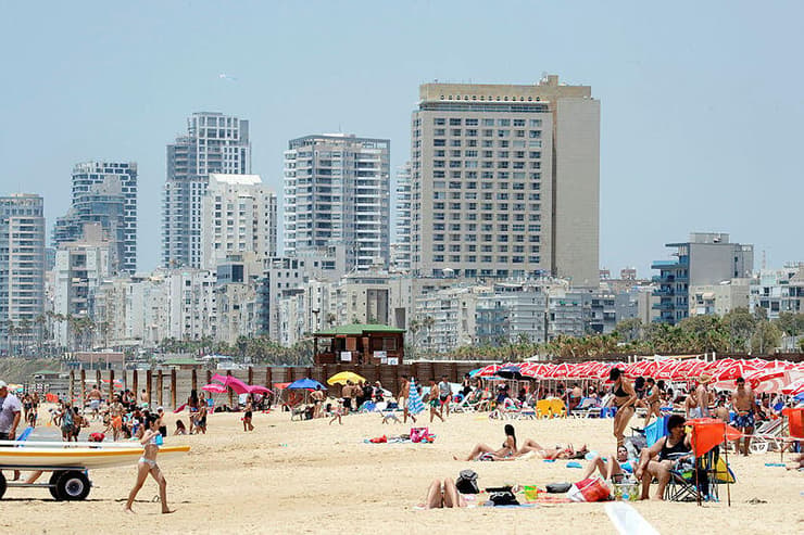 בת ים (צילום: קובי קואנקס) חוף הים בבת ים