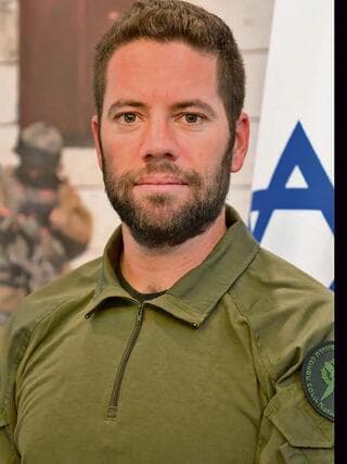 רב‑פקד ארנון זמורה ז"ל (צילום: דוברות המשטרה) רב‑פקד ארנון זמורה ז"ל, שנפל במבצע החילוץ