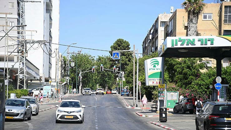 בת ים (צילום: יאיר שגיא) דור אלון בבת ים