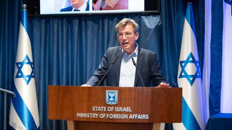 מהראשונים לפרוש. סמנכ"ל דיפלומטיה ציבורית לשעבר, עמנואל נחשון (צילום: משרד החוץ) עמנואל נחשון