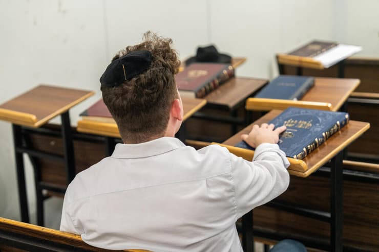 תלמיד חרדי ב"ישיבה לנושרים"