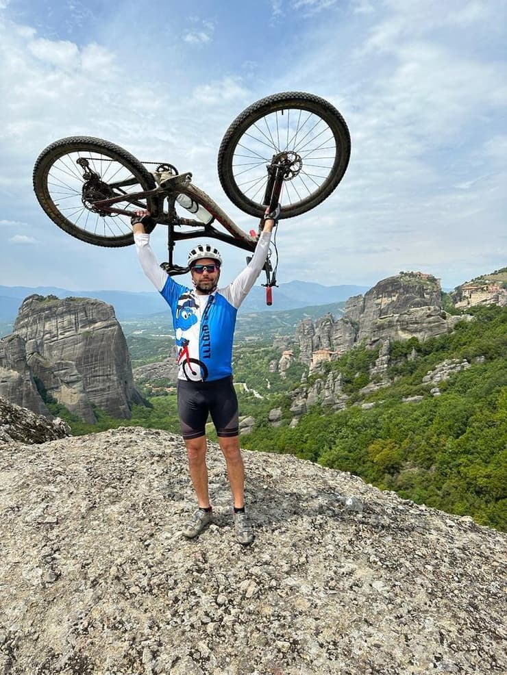 עופר קלדרון ברכיבת אופניים